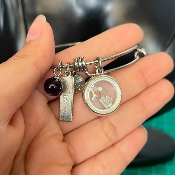 Adjustable faith cross charm bracelet - Picture 1 of 5